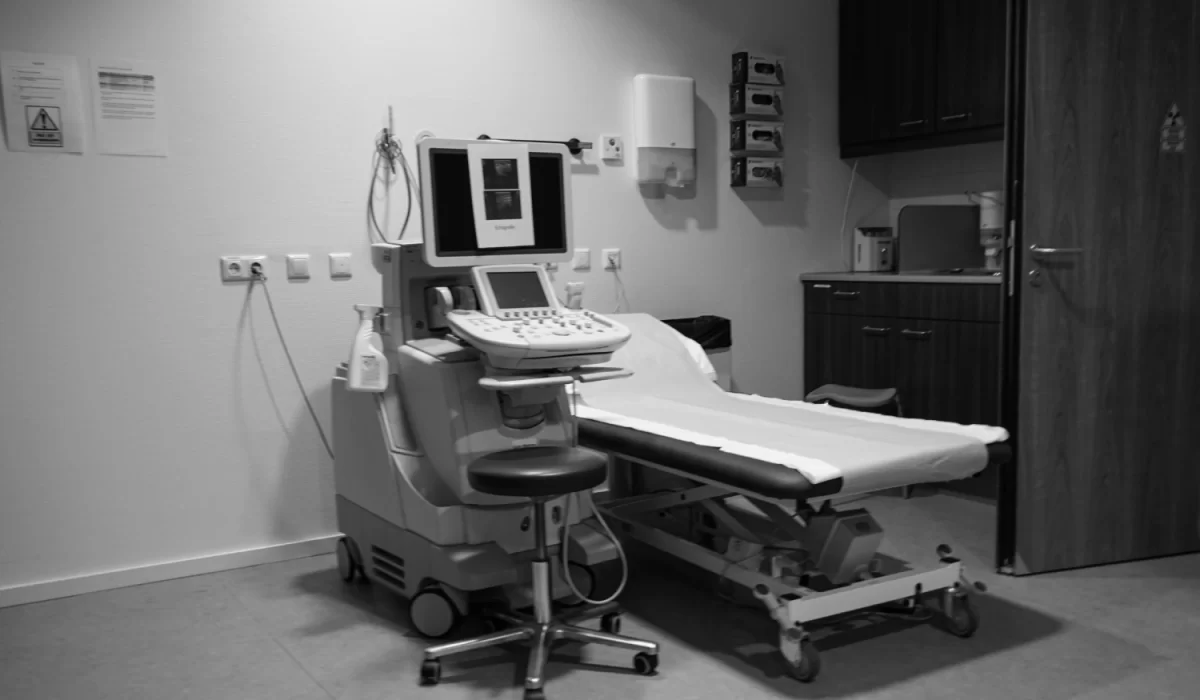 Arrendar equipo médico vs. comprarlo: ¿Qué conviene más?